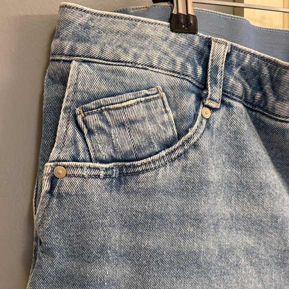 Democracy Light Blue Women's Relaxed Jeans - Picture 4 of 10